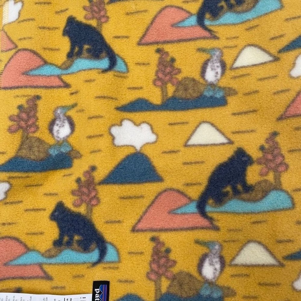 Patagonia Kid's Print Synch Blanket Volcano Dazed/Hawk Gold 45"x61" - Picture 6 of 8